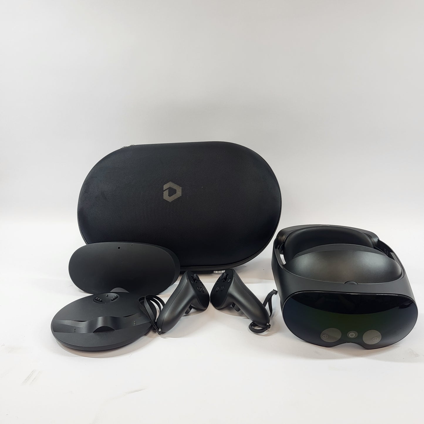 Meta Quest Pro 256GB Standalone All-in-One VR Headset DK94EC