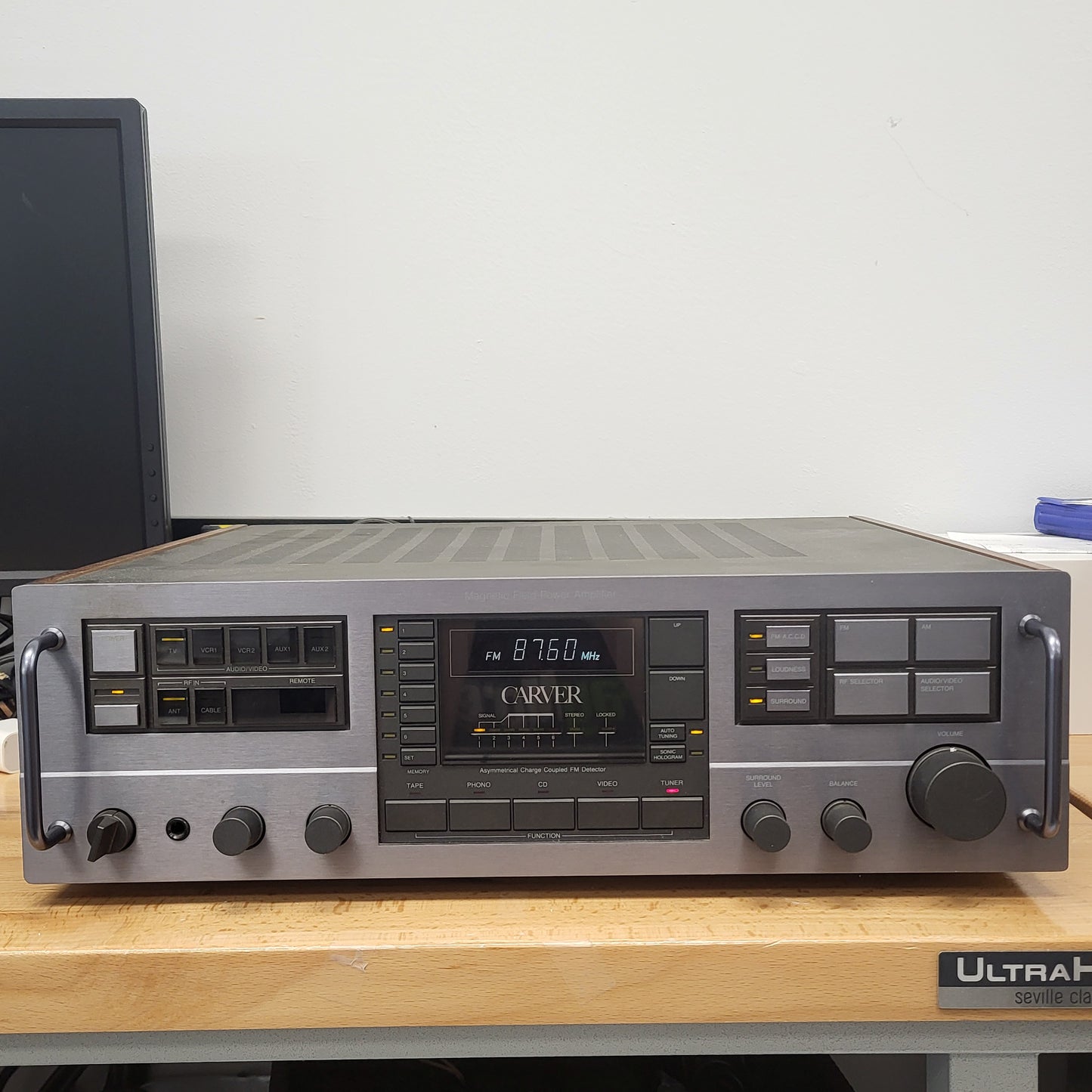 Carver Magnetic Field Amplifier Audio Video Sound Receiver AVR-100 READ