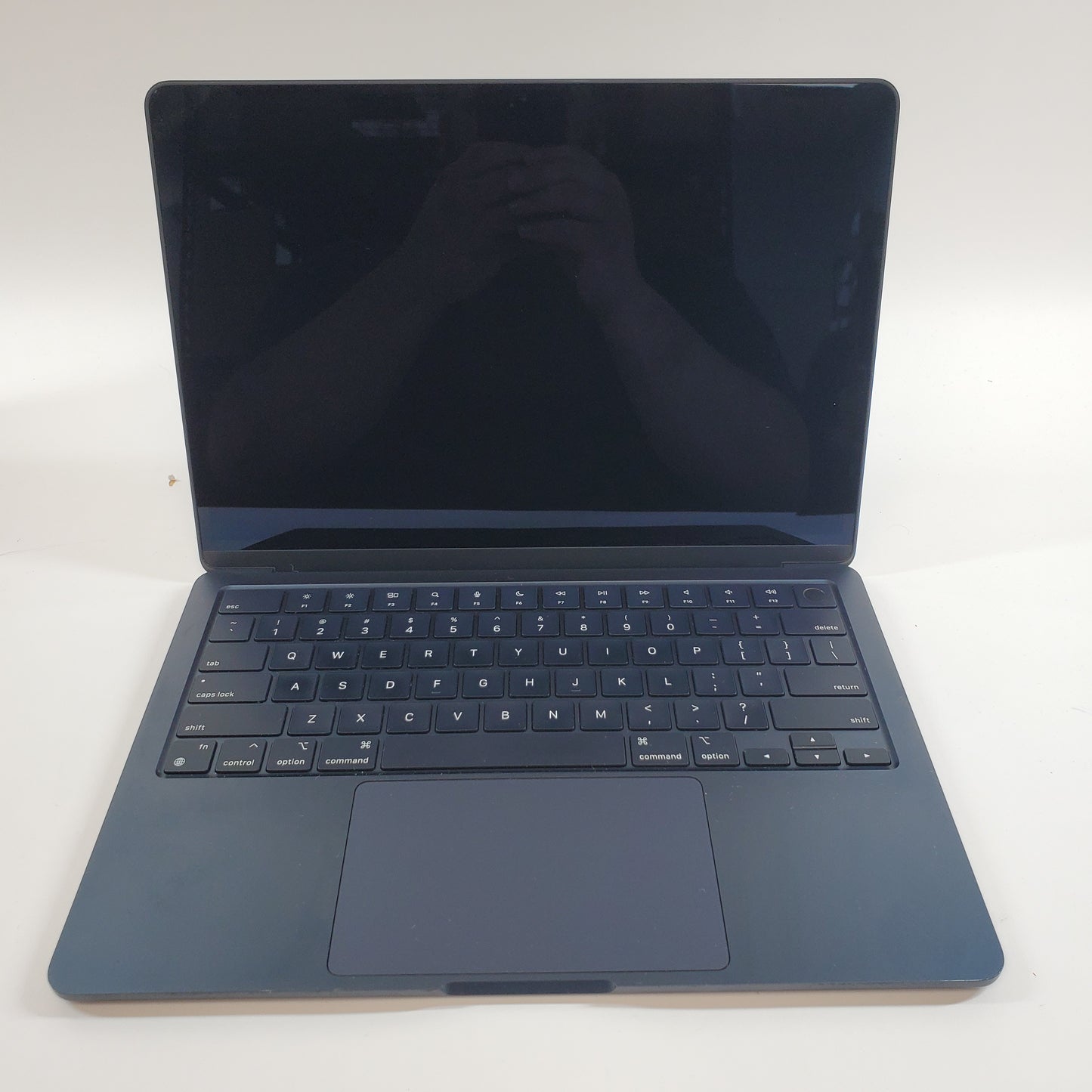 2022 Apple MacBook Air 13.6" M2 8C GPU 3.5GHz 8GB RAM 256GB SSD MLY33LL/A