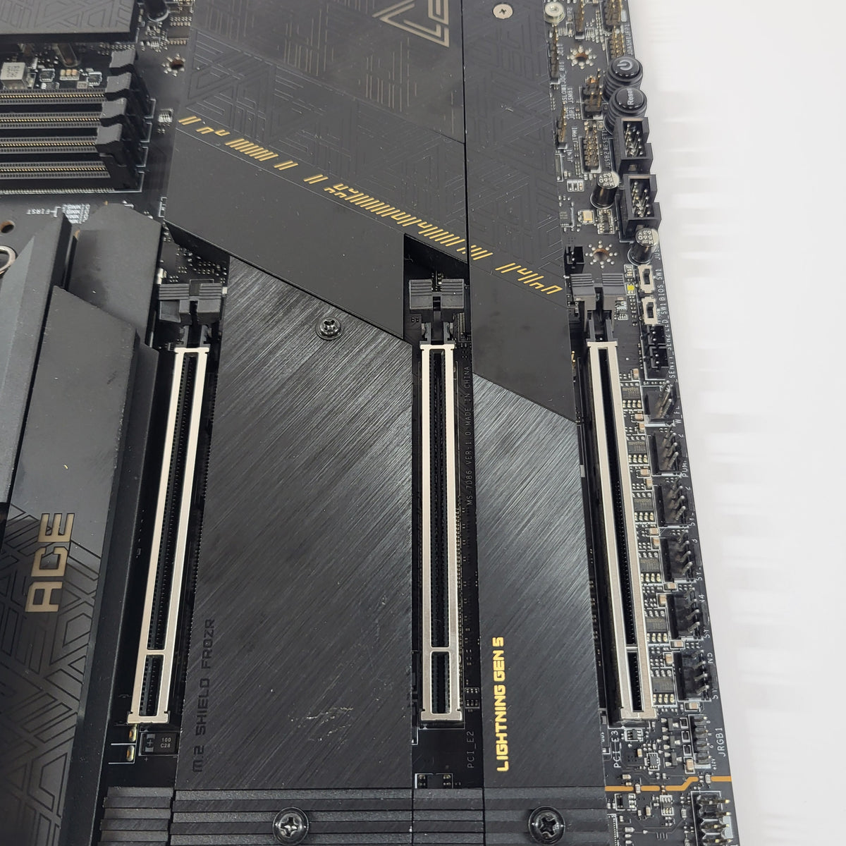 MSi MEG Z790 ACE LGA 1700 E-ATX READ Intel DDR5 Motherboard