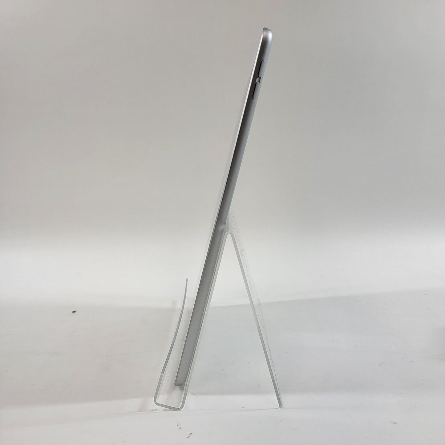 WiFi Only Apple iPad 7th Gen 32GB 17.6.1 Silver MW752LL/A