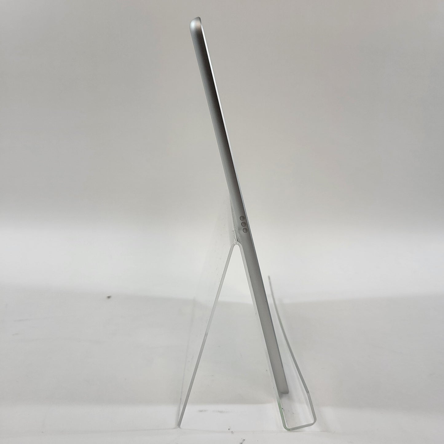 WiFi Only Apple iPad 7th Gen 32GB 17.6.1 Silver MW752LL/A