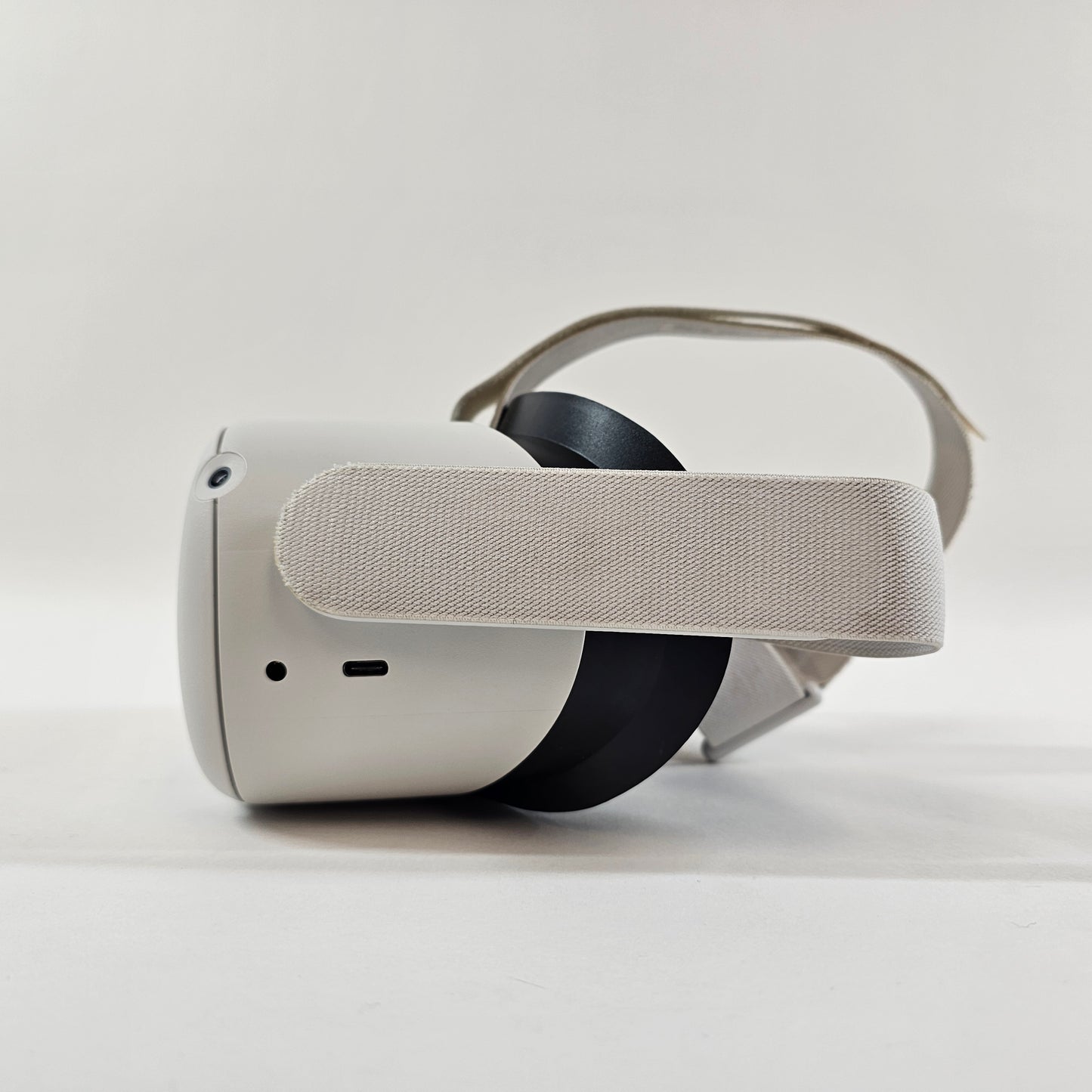 Oculus Quest 2 64GB Standalone All-in-One VR Headset KW49CM READ