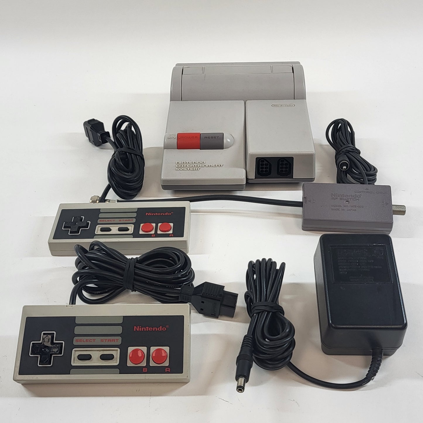 Nintendo NES Control Deck Video Game Console NES-101 Gray
