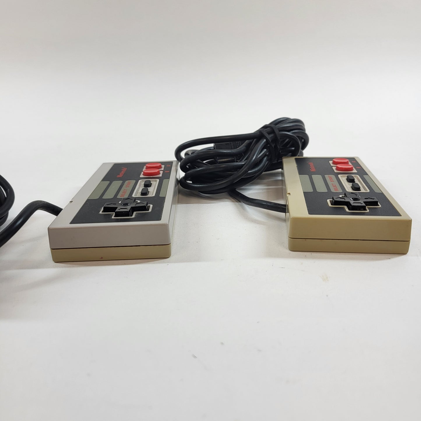 Nintendo NES Original Controller x2 NES-004 Gray