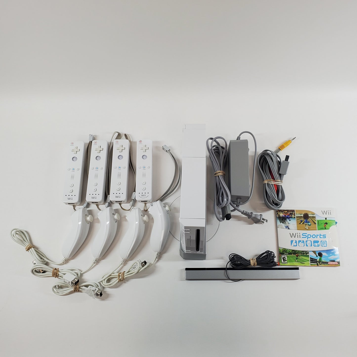 Nintendo Wii Video Game Console RVL-001 White Sports Party Bundle