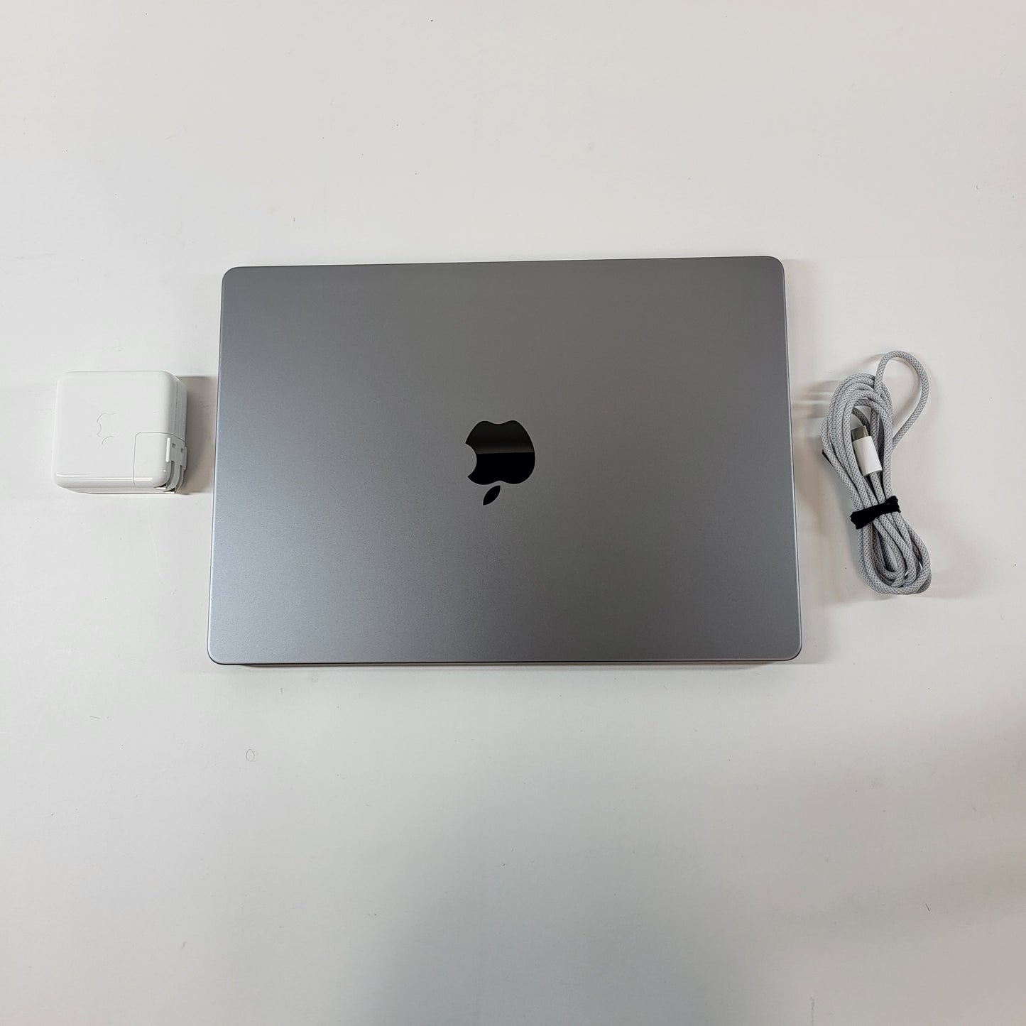 2023 Apple MacBook Pro 14" M3 10C GPU 4.0GHz 16GB RAM 1TB SSD MXE03LL/A
