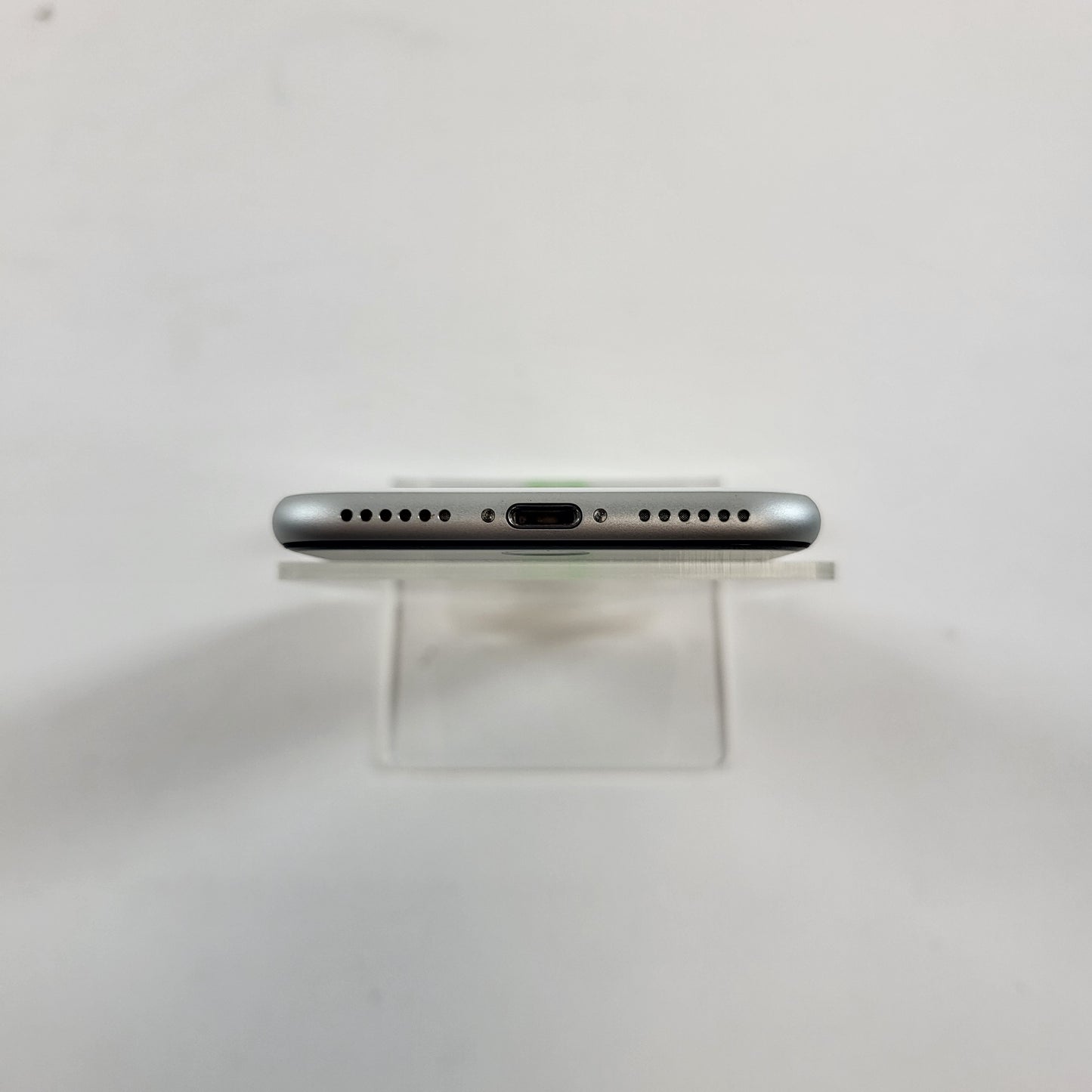 Unlocked Apple iPhone SE 2nd Gen 64GB 18.2.1 WHITE MHGF3LL/A