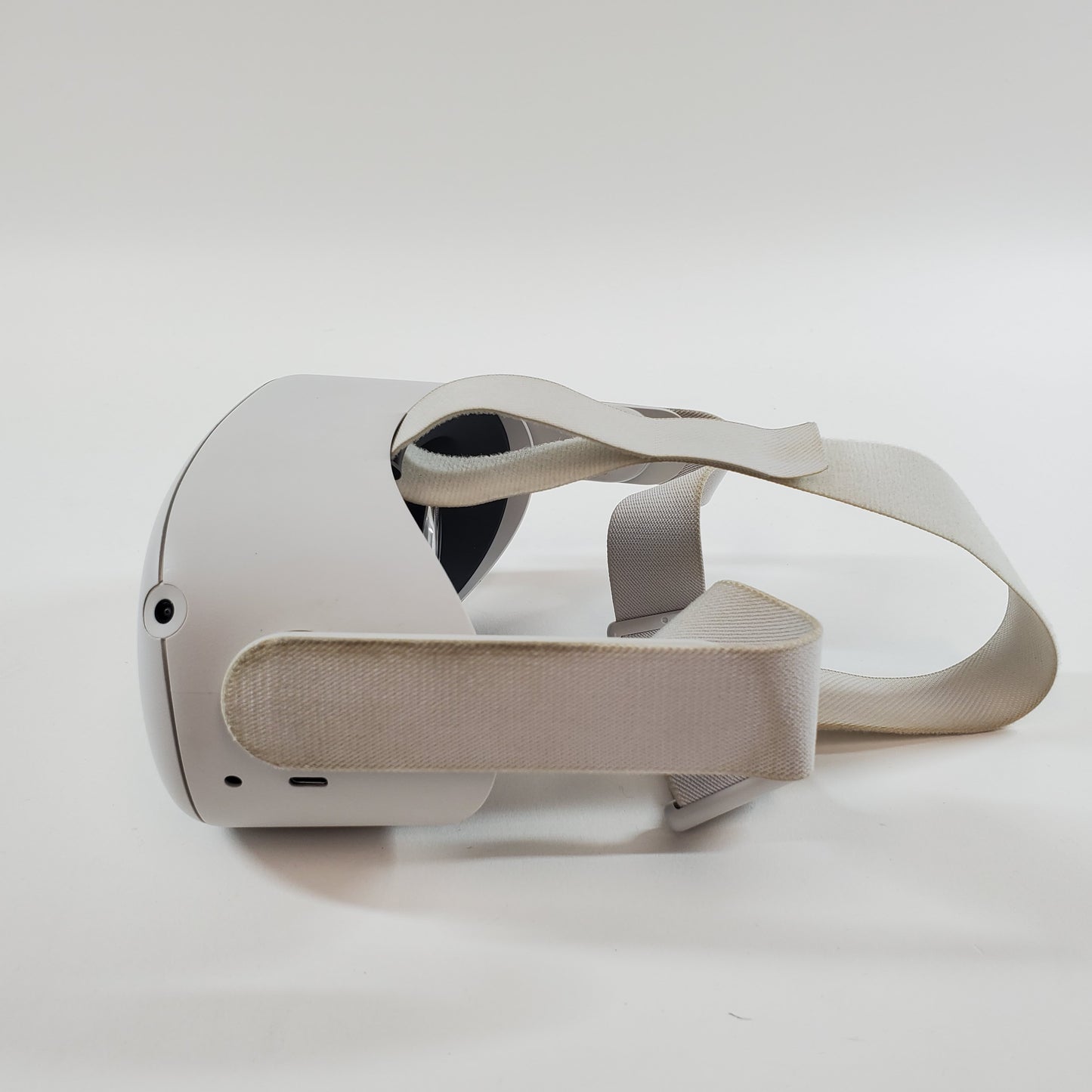 Oculus Quest 2 128GB Standalone All-in-One VR Headset KW49CM