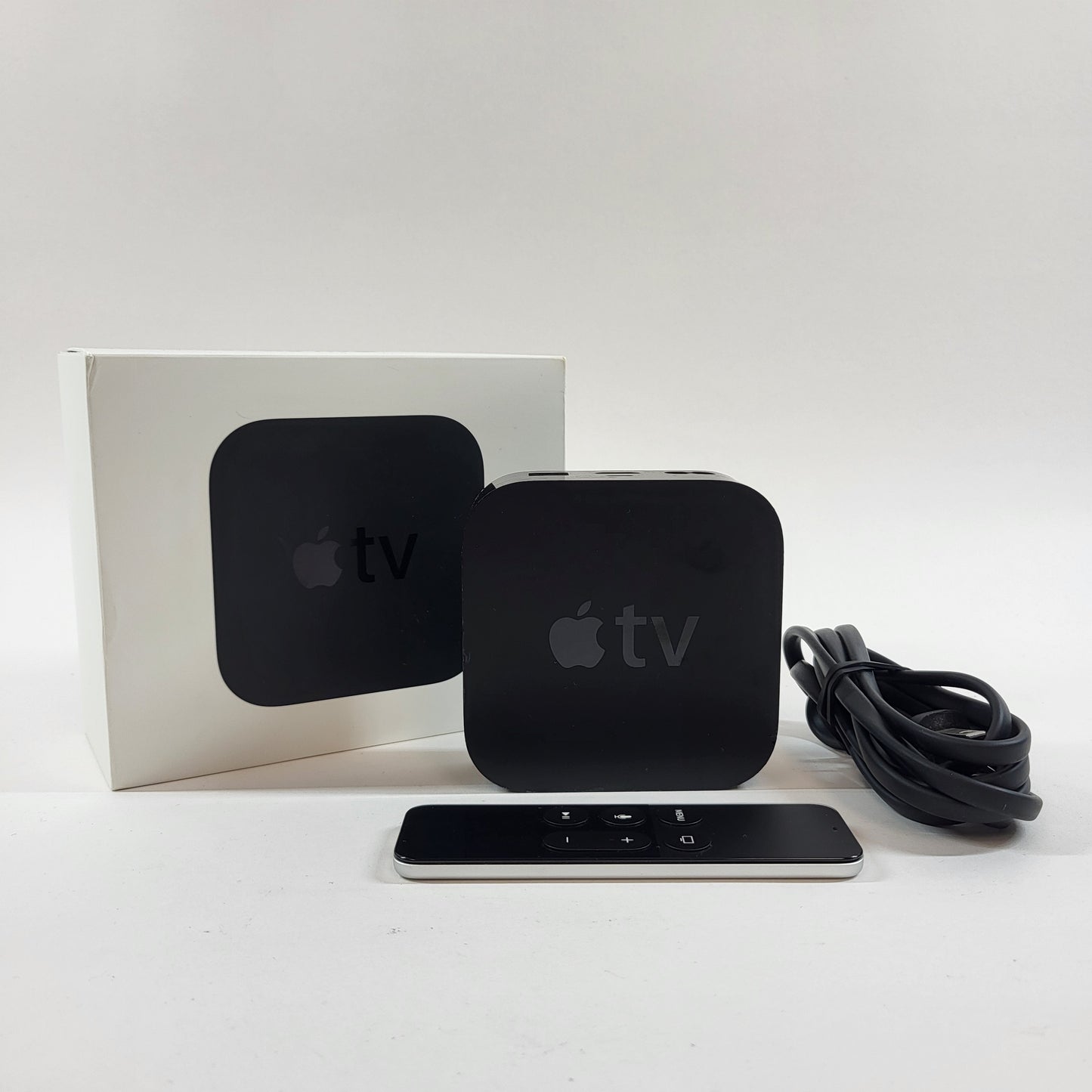 Apple TV 4K 1st Gen 32GB Digital HD Media Streamer MQD22LL/A WiFi + Ethernet