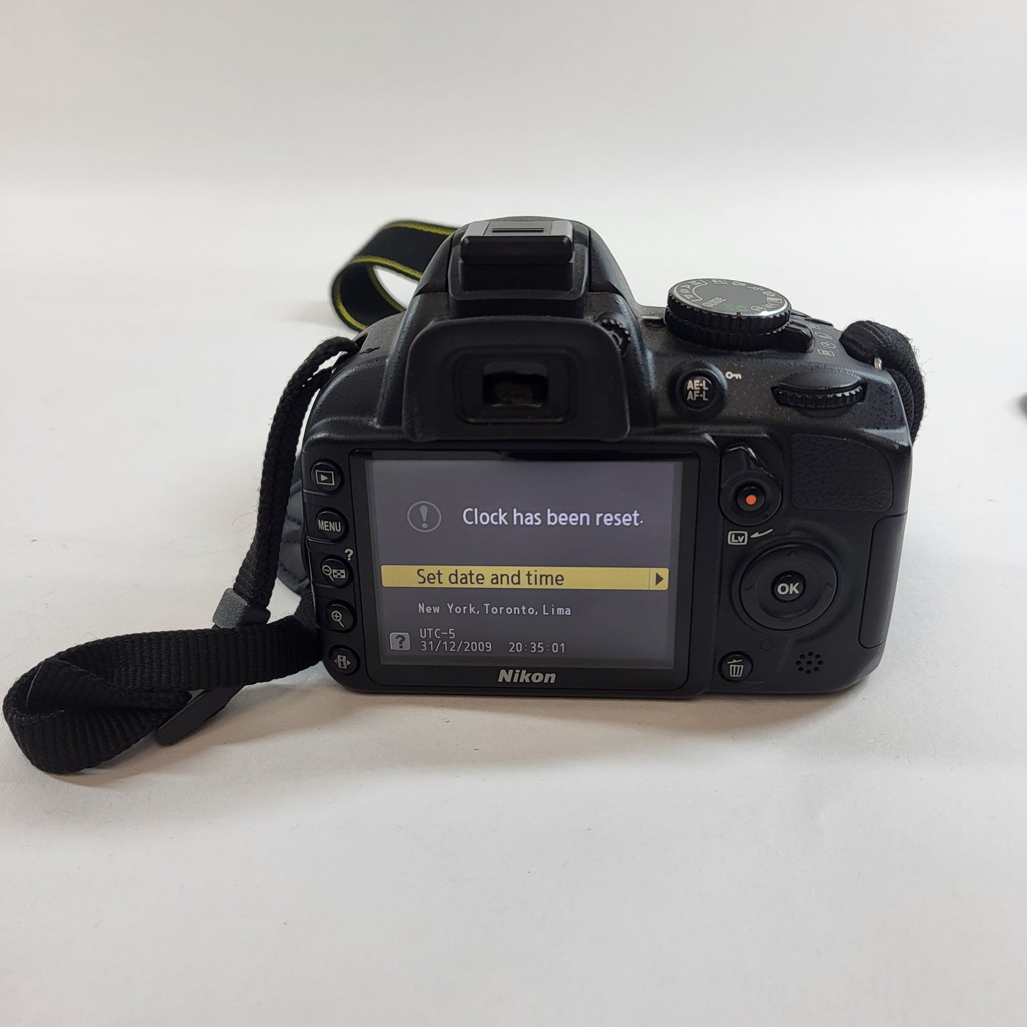 Nikon D3100 14.2MP Digital SLR DSLR Camera 5938 Shutter Count