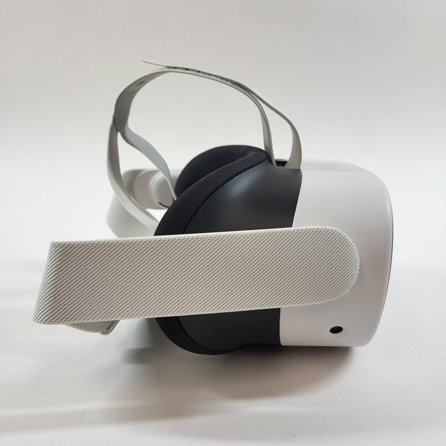 Meta Quest 3S 128GB Standalone All-in-One VR Headset P97