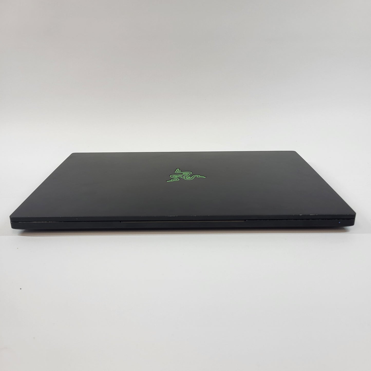 Razer Blade 15 RZ09-02386 15.6" i7-8750H 2.2GHz 16GB RAM 512GB SSD GeForce GTX 1070 Max-Q READ