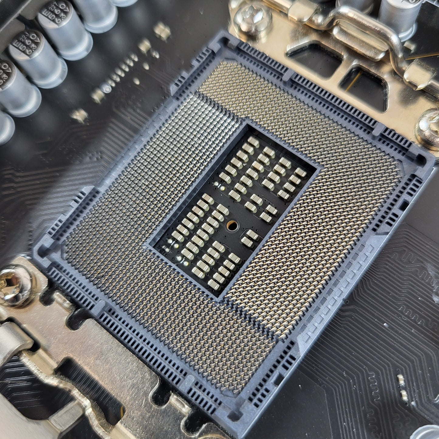 MSi Z690 MAG EDGE WIFI LGA 1700 ATX Intel DDR4 Motherboard