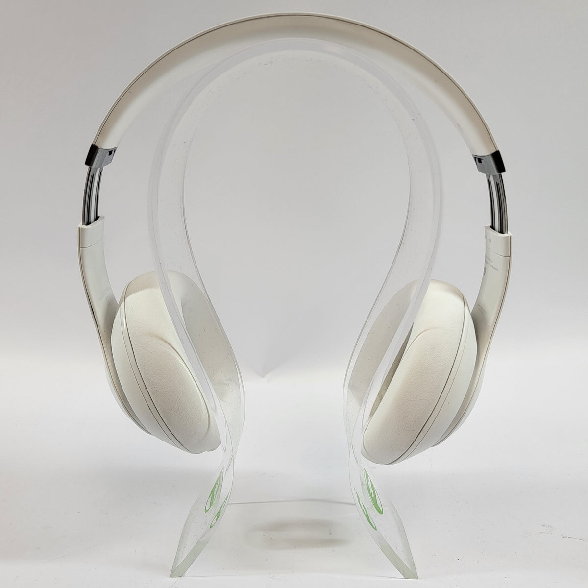Beats Studio Pro Wireless Over-Ear Bluetooth Headphones White A2924 READ
