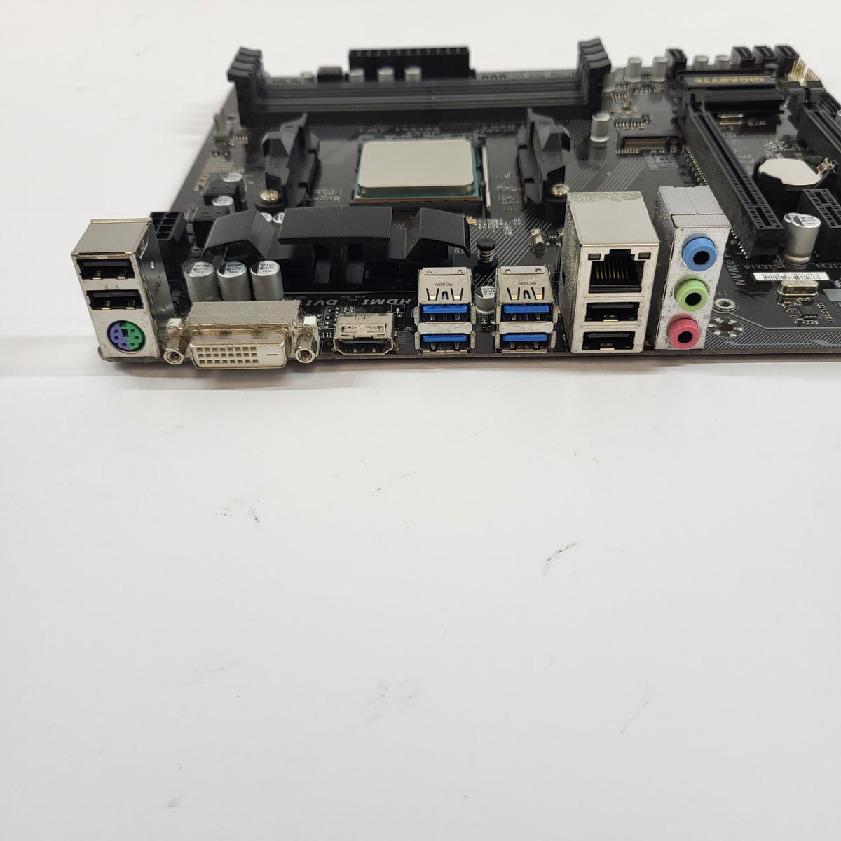 Gigabyte GA-AX370M-DS3H AM4 AMD Ryzen 7 2700X 8 Core 3.70GHz microATX