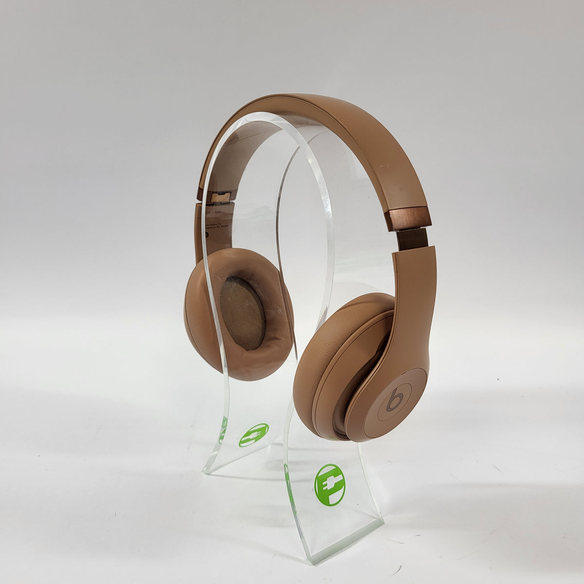 Beats Studio Pro Deep Brown MQTQ3LL/A