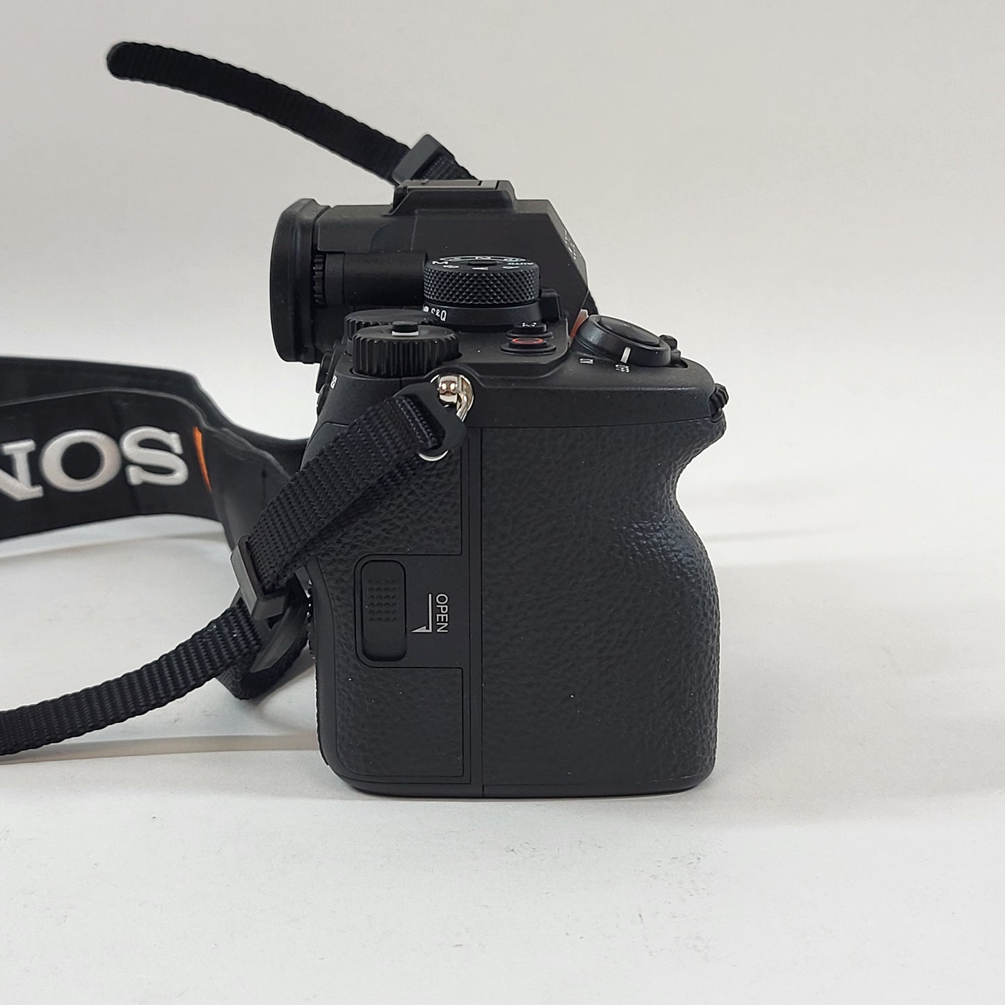 Sony Alpha A7R V 61MP Mirrorless Digital Camera 1496 Shutter Count READ