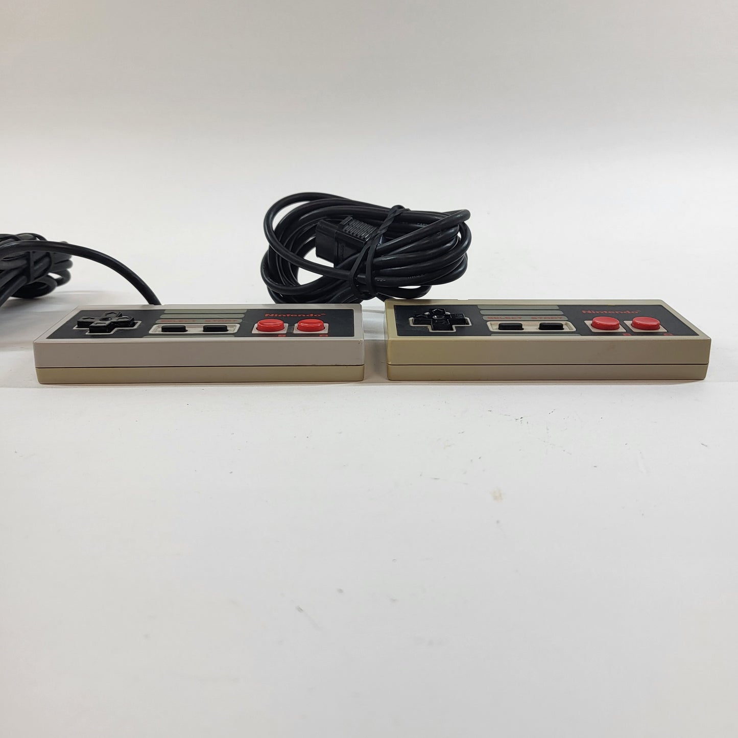 Nintendo NES Original Controller x2 NES-004 Gray