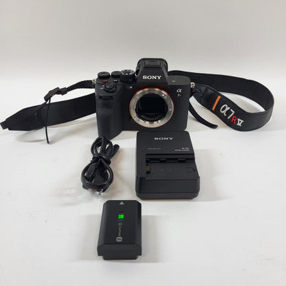 Sony Alpha A7R V 61MP Mirrorless Digital Camera 1496 Shutter Count READ