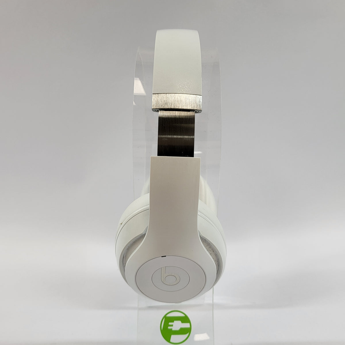 Beats Studio Pro Wireless Over-Ear Bluetooth Headphones White A2924 READ