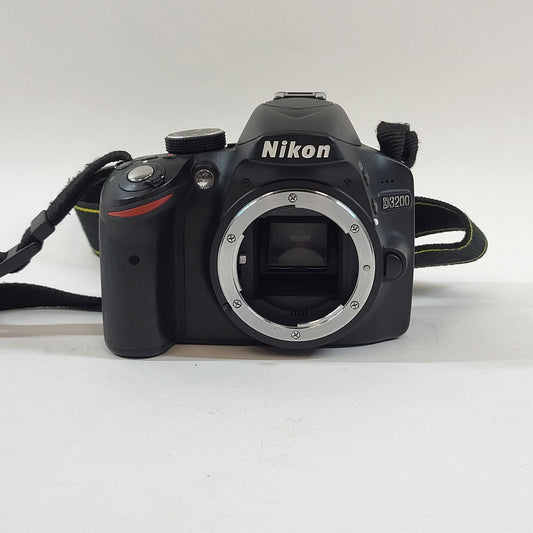 Nikon D3200 24.2MP Digital SLR DSLR Camera 5172 Shutter Count