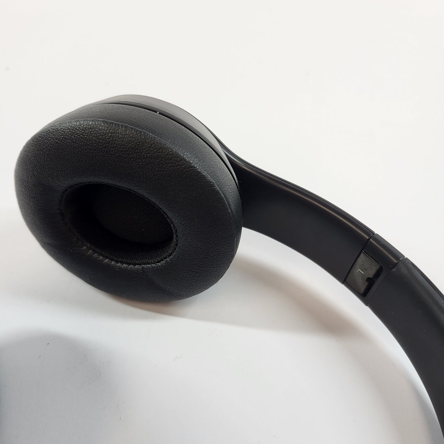Beats Solo3 Wireless On-Ear Bluetooth Headphones Black A1796