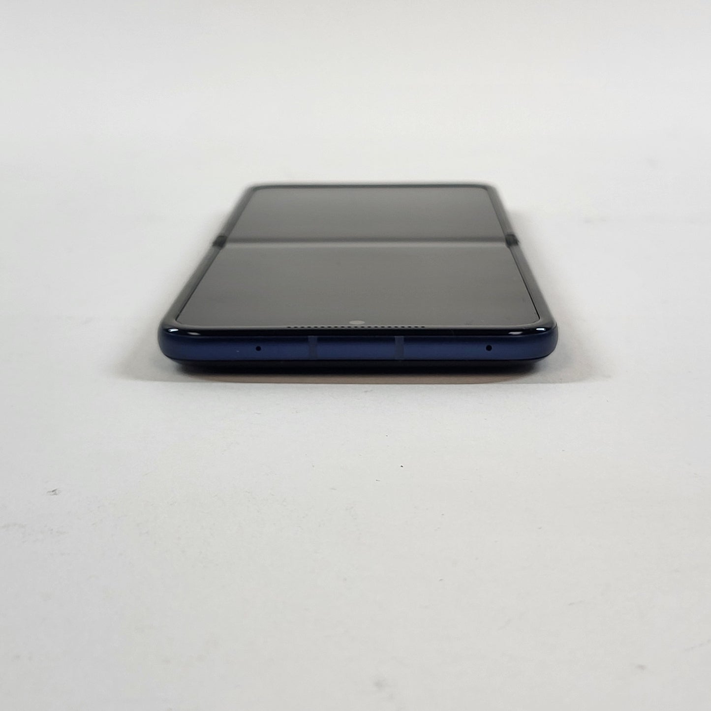 Cricket Motorola Razr 2025 256GB 16 Alpine Blue XT2553-5 READ
