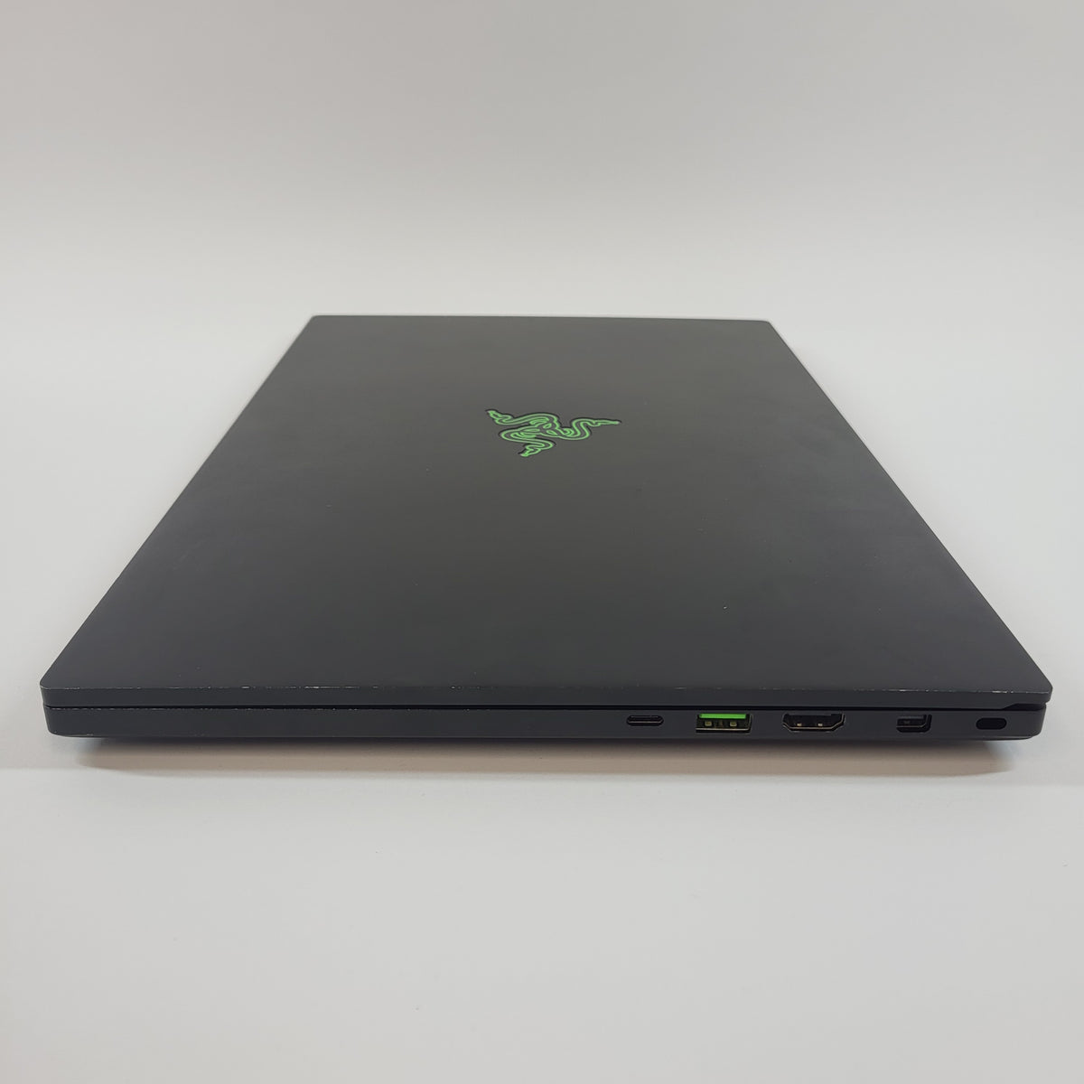 Razer Blade 15 RZ09-02386 15.6" i7-8750H 2.2GHz 16GB RAM 512GB SSD GeForce GTX 1070 Max-Q READ