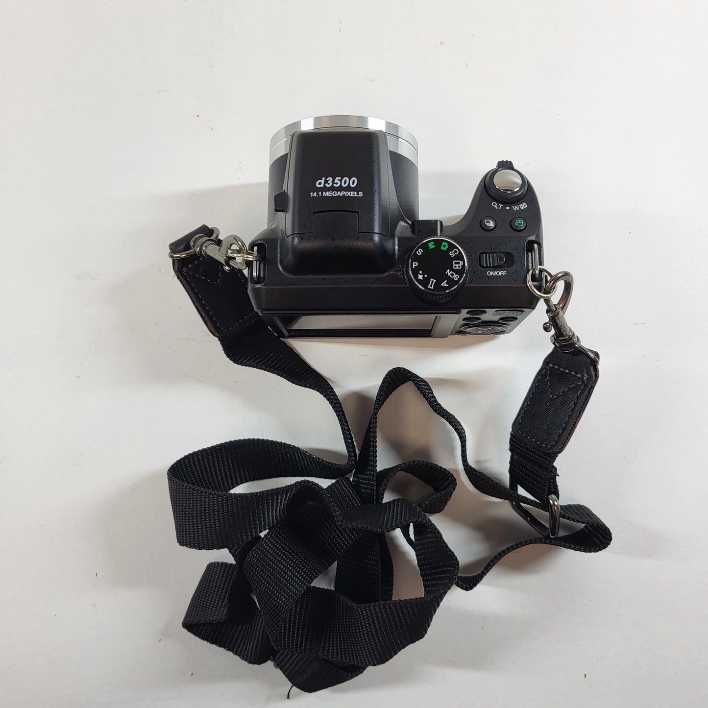 HP D3500 14.1MP Digital Camera