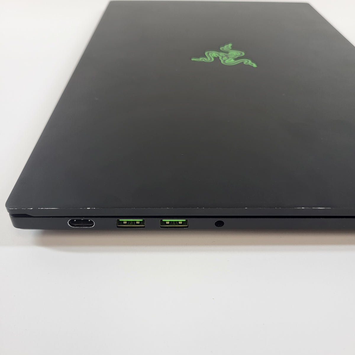 Razer Blade 15 RZ09-02386 15.6" i7-8750H 2.2GHz 16GB RAM 512GB SSD GeForce GTX 1070 Max-Q READ