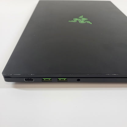 Razer Blade 15 RZ09-02386 15.6" i7-8750H 2.2GHz 16GB RAM 512GB SSD GeForce GTX 1070 Max-Q READ