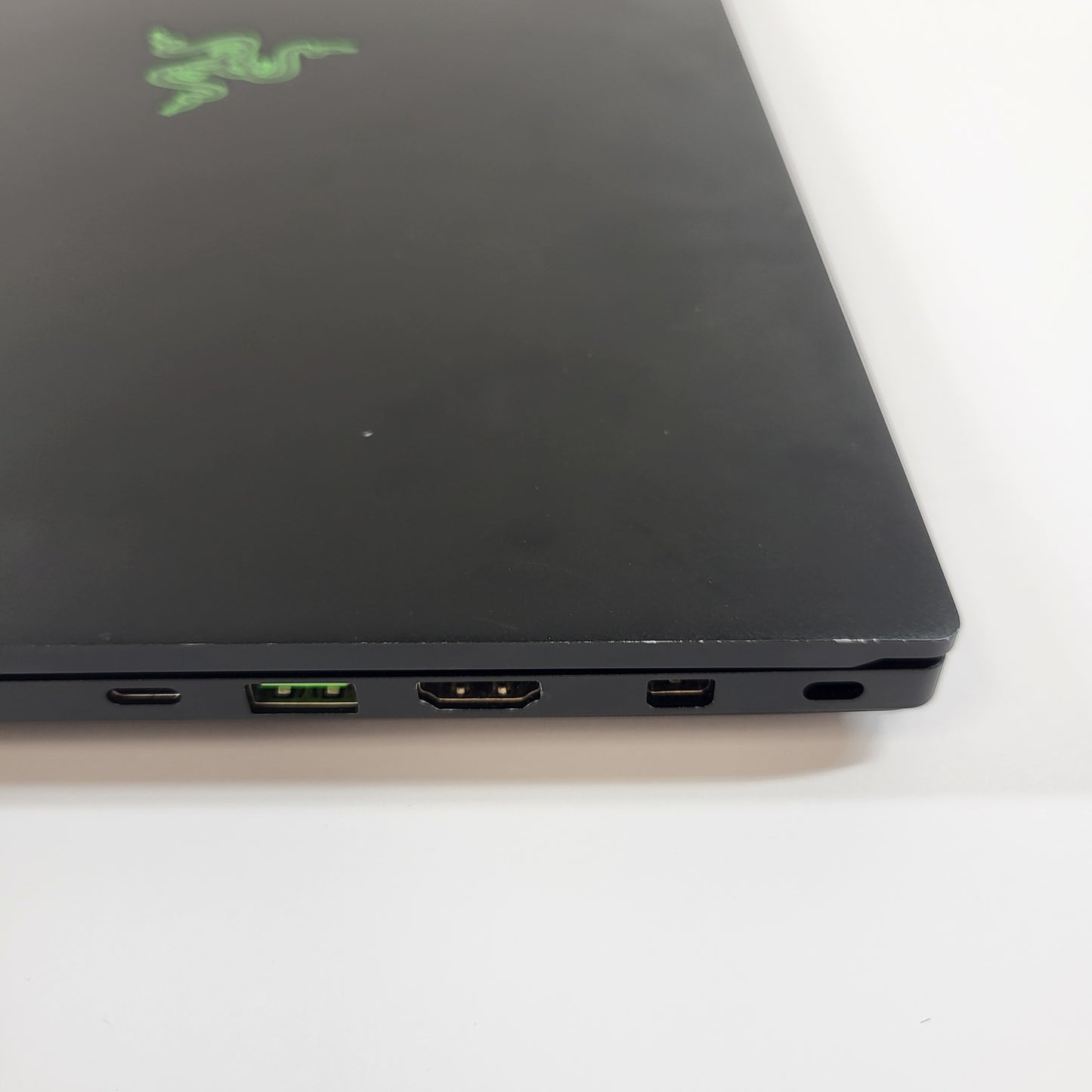 Razer Blade 15 RZ09-02386 15.6" i7-8750H 2.2GHz 16GB RAM 512GB SSD GeForce GTX 1070 Max-Q READ