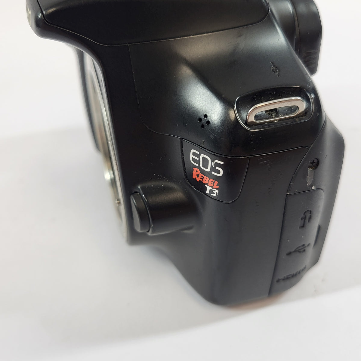 Canon EOS Rebel T3 12.2MP Digital SLR DSLR Camera