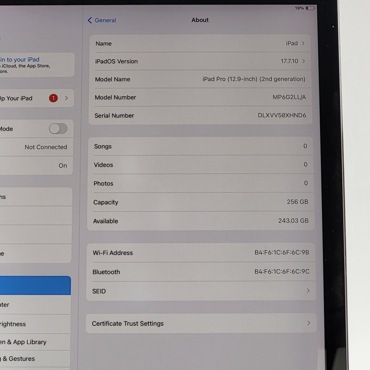 WiFi Only Apple iPad Pro 12.9" 2nd Gen 256GB 17.7.10 Space Gray MP6G2LL/A