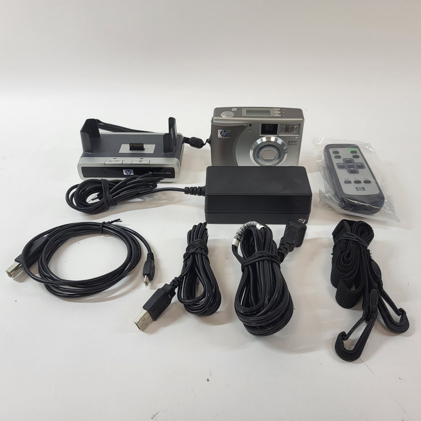 HP Photosmart 735 Q2209A 3.2 MP Compact Digital Camera