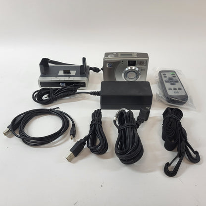 HP Photosmart 735 Q2209A 3.2 MP Compact Digital Camera