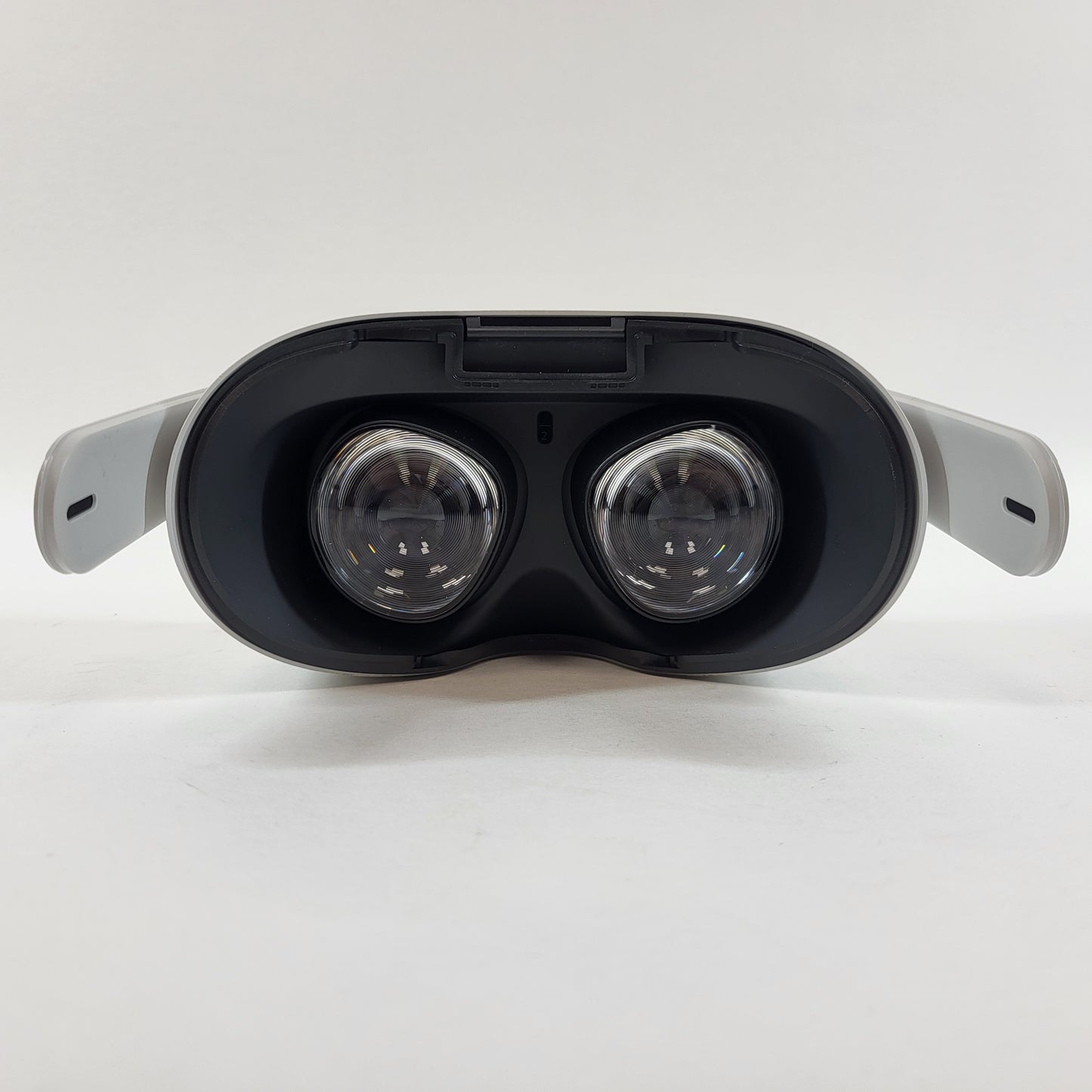 Meta Quest 2 128GB Standalone All-in-One VR Headset KW49CM READ