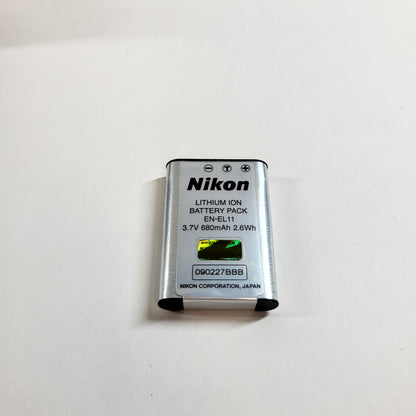 Nikon COOLPIX S560 10.0MP Digital Point And Shoot Camera READ