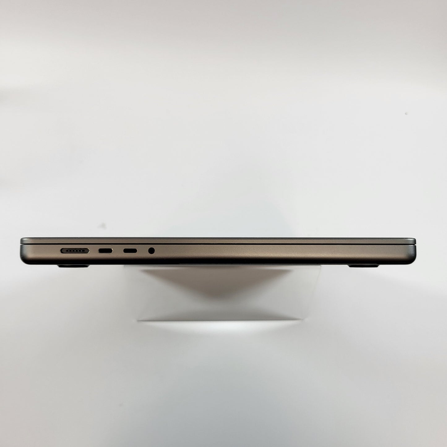 2021 Apple MacBook Pro 16" M1 Pro 16C GPU 3.2GHz 32GB RAM 512GB SSD A2485
