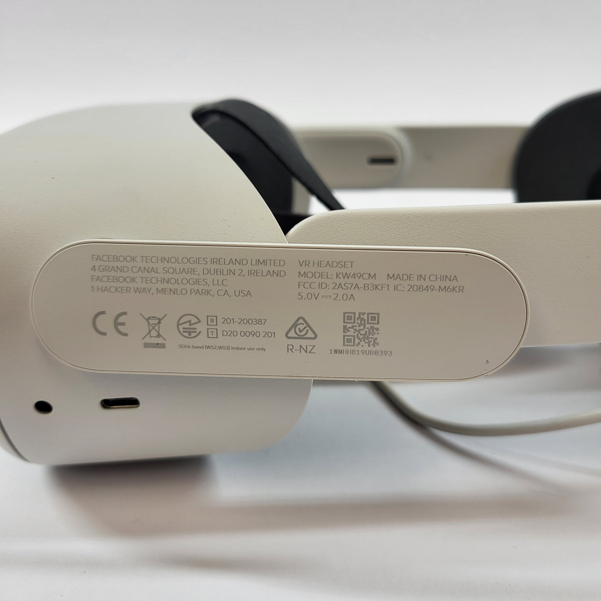 Oculus Quest 2 64GB Standalone All-in-One VR Headset KW49CM