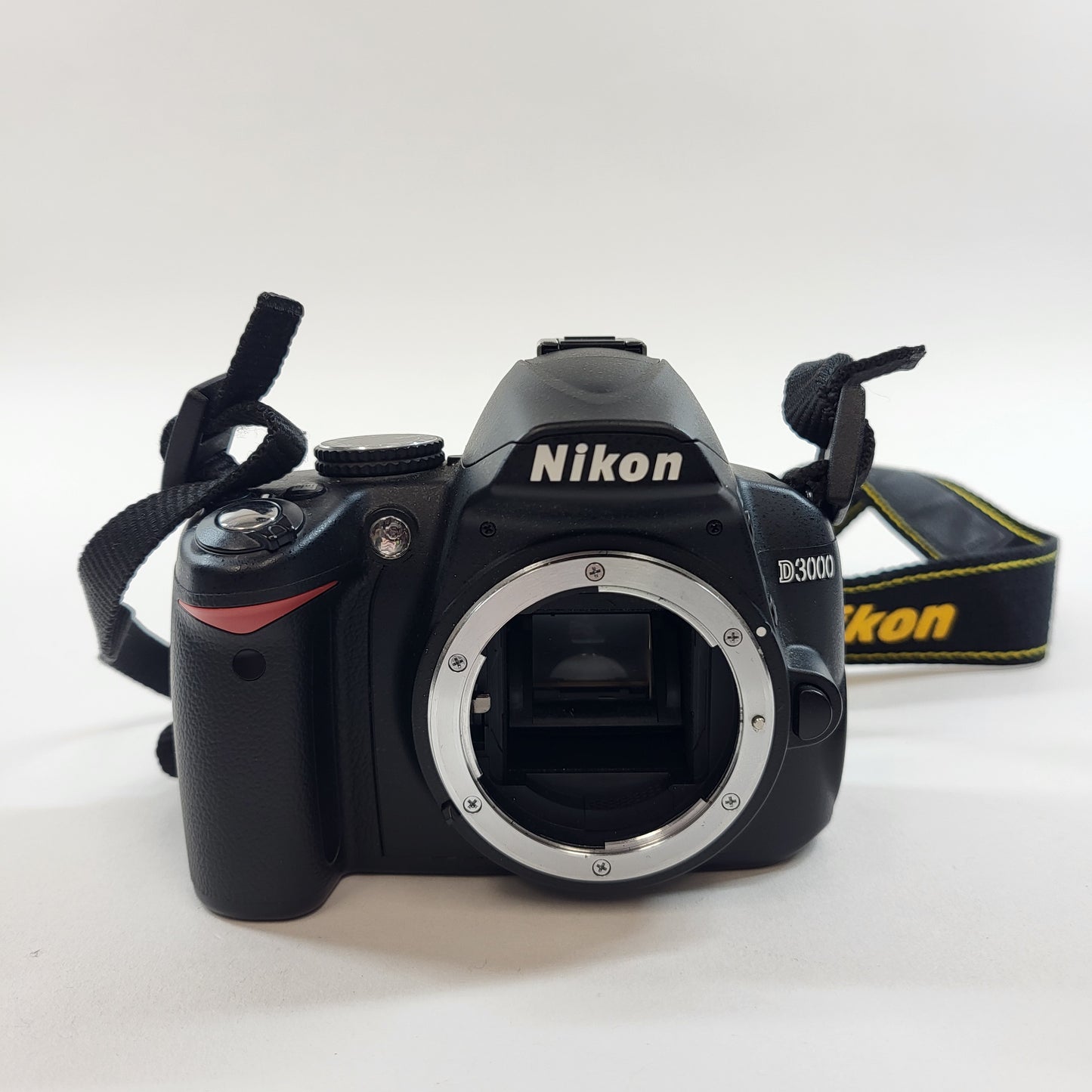 Nikon D3000 10.2MP Digital SLR DSLR Camera 5870 Shutter Count Bundle
