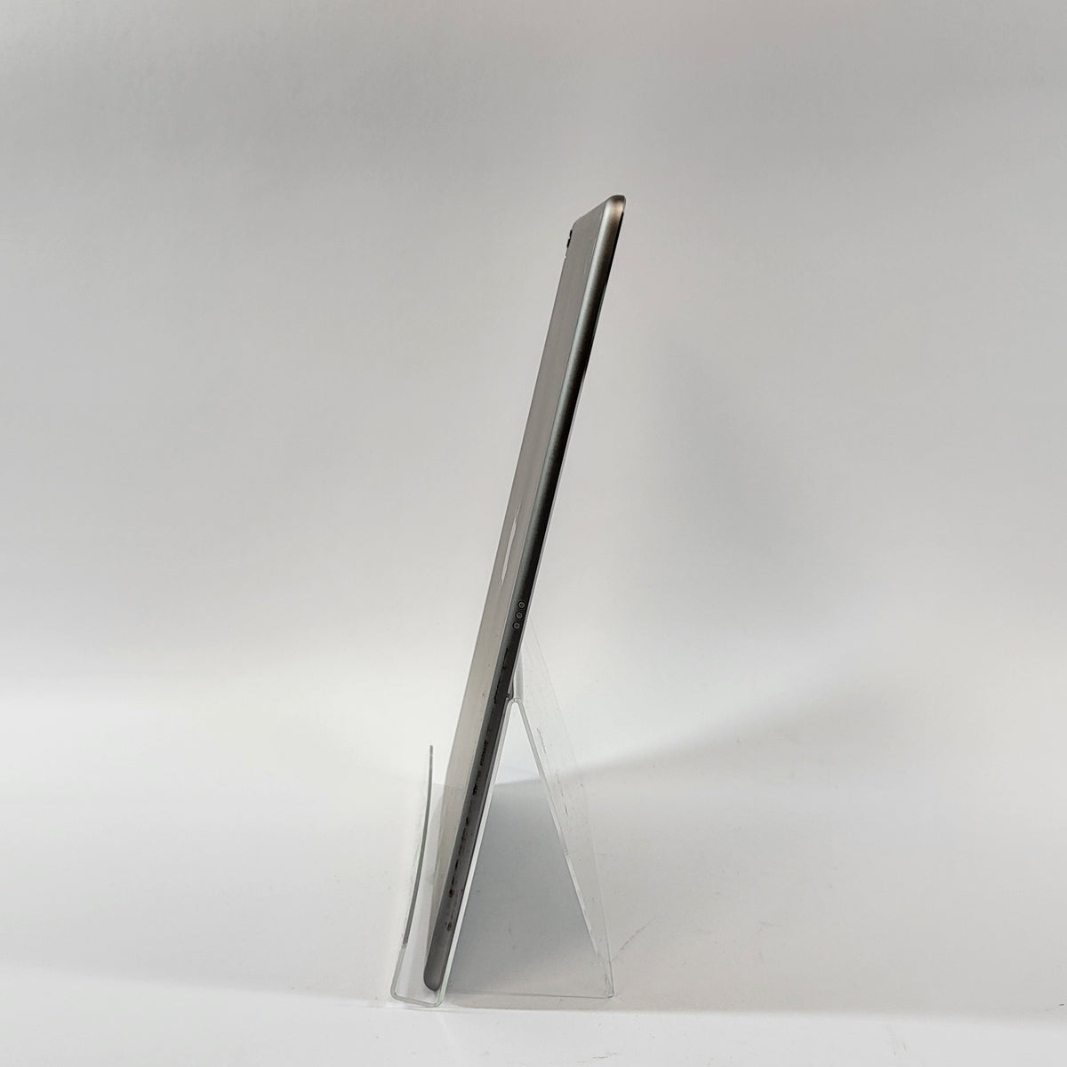 WiFi Only Apple iPad Pro 12.9" 2nd Gen 256GB 17.7.10 Space Gray MP6G2LL/A