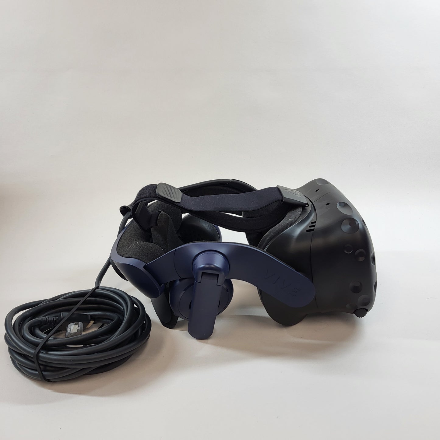 HTC Vive Pro 2 Virtual Reality Headset 99HASW001-00