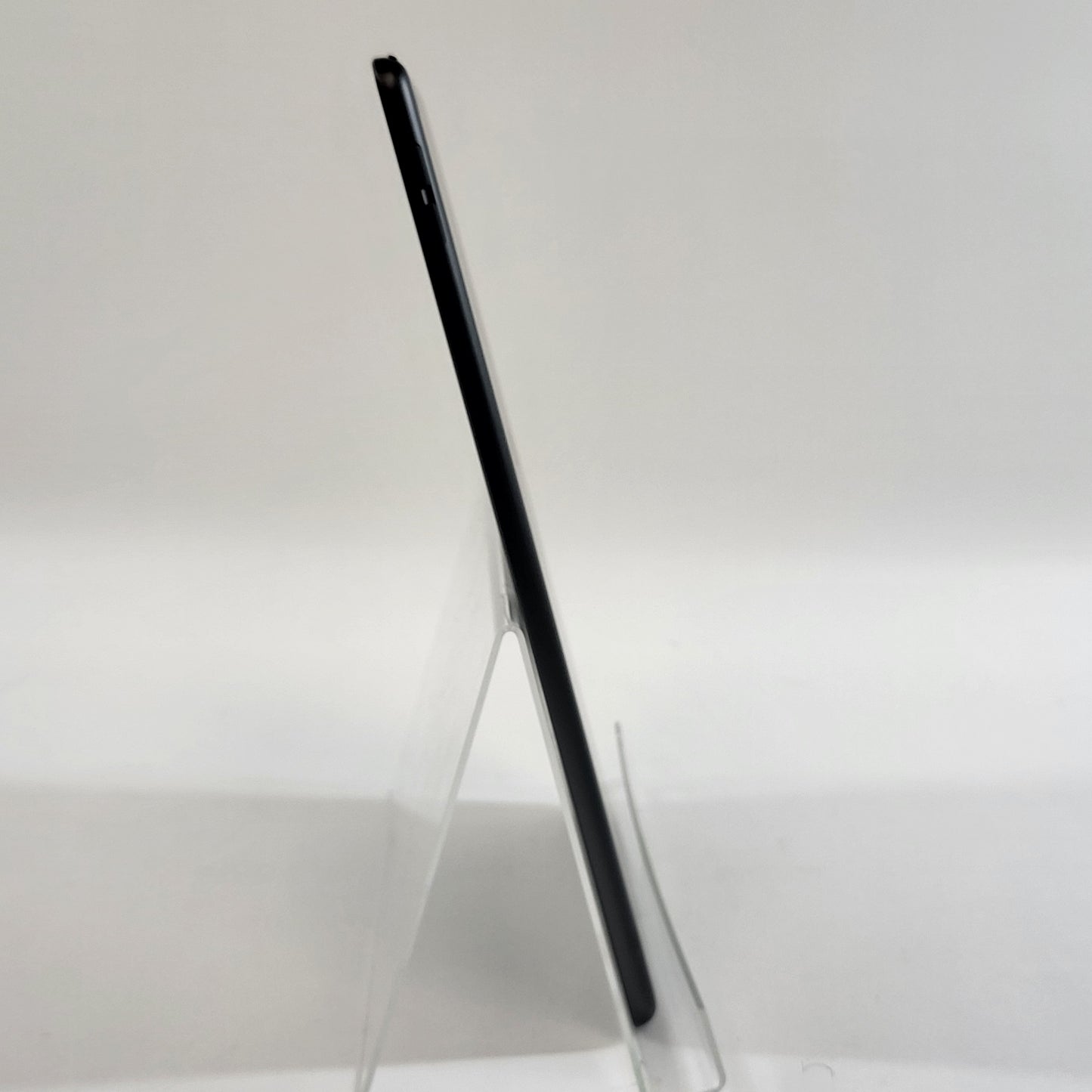 WiFi Only Apple iPad 9th Gen 64GB Space gray MK2K3LL/A