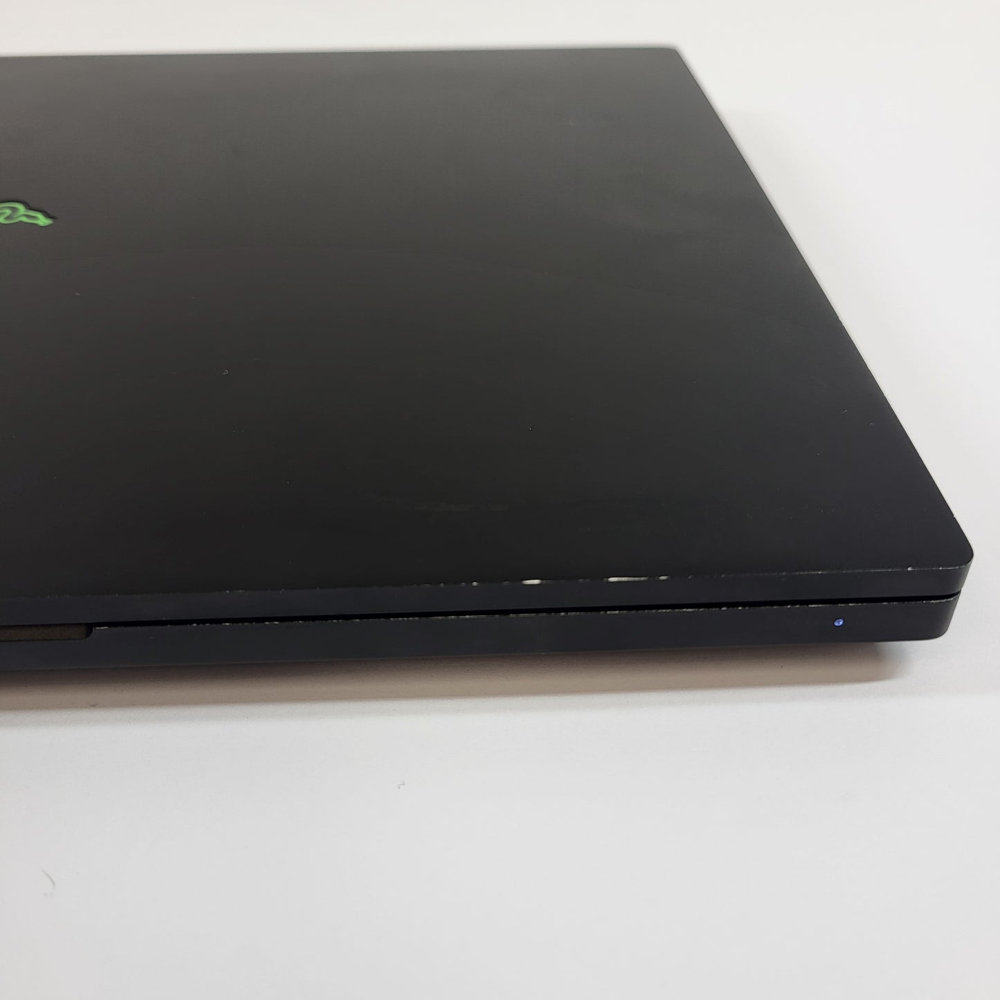 Razer Blade 15 RZ09-02386 15.6" i7-8750H 2.2GHz 16GB RAM 512GB SSD GeForce GTX 1070 Max-Q READ