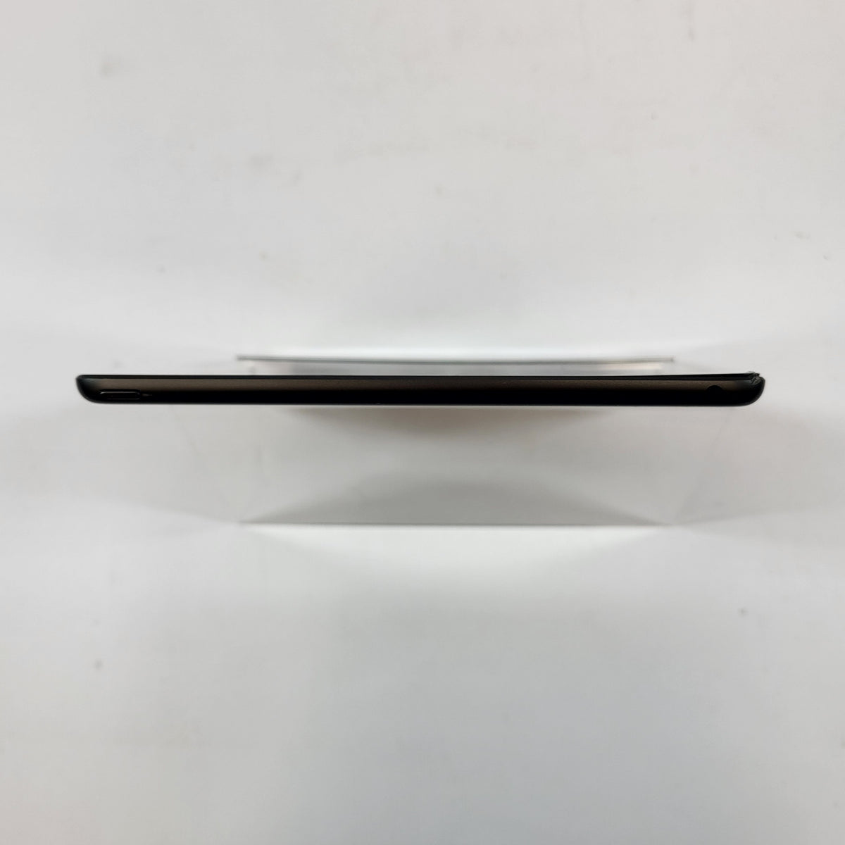 WiFi Only Apple iPad 9th Gen 64GB 26.2.1 Space Gray MK2K3LL/A
