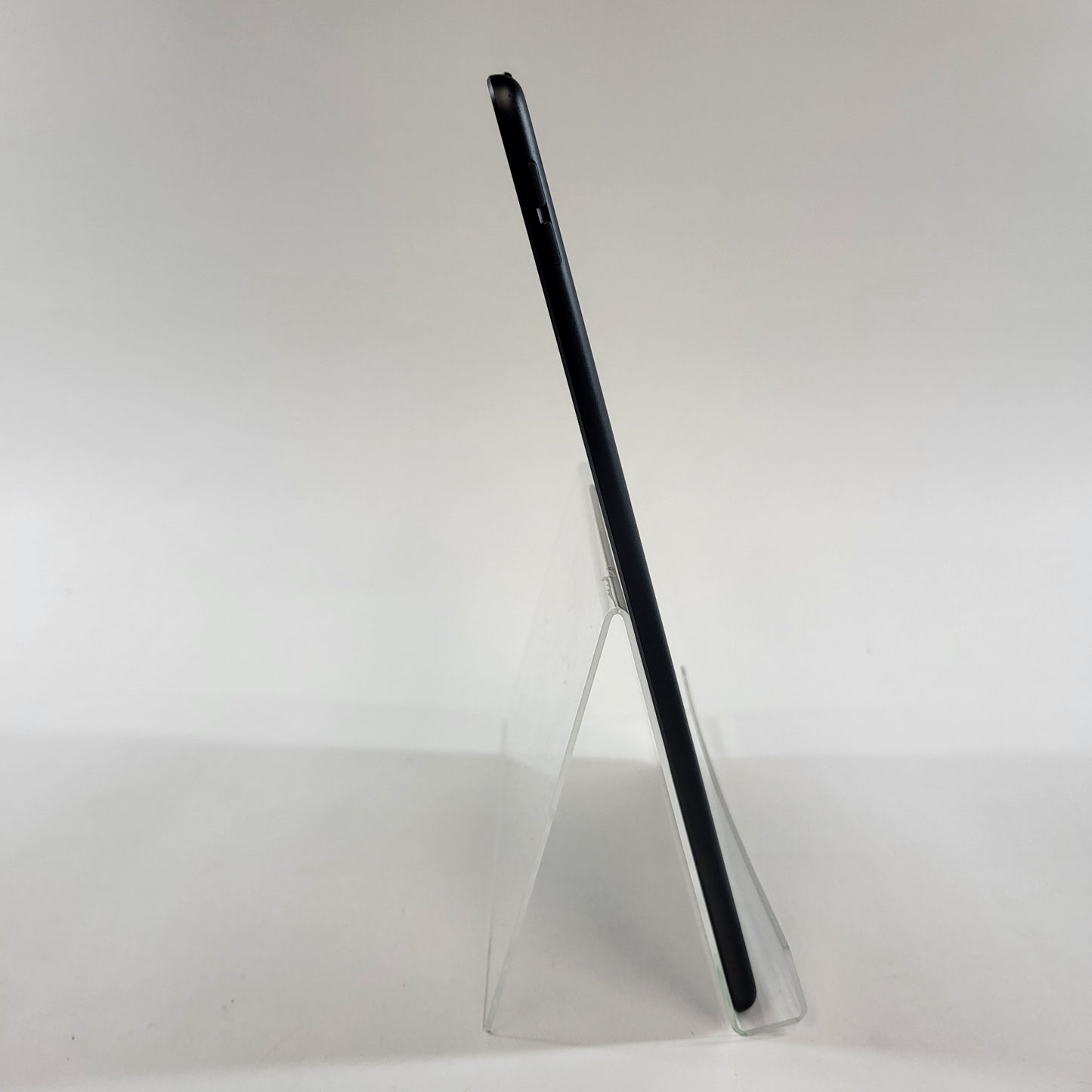 WiFi Only Apple iPad 7th Gen 128GB 15.6.1 Space Gray MW772LL/A