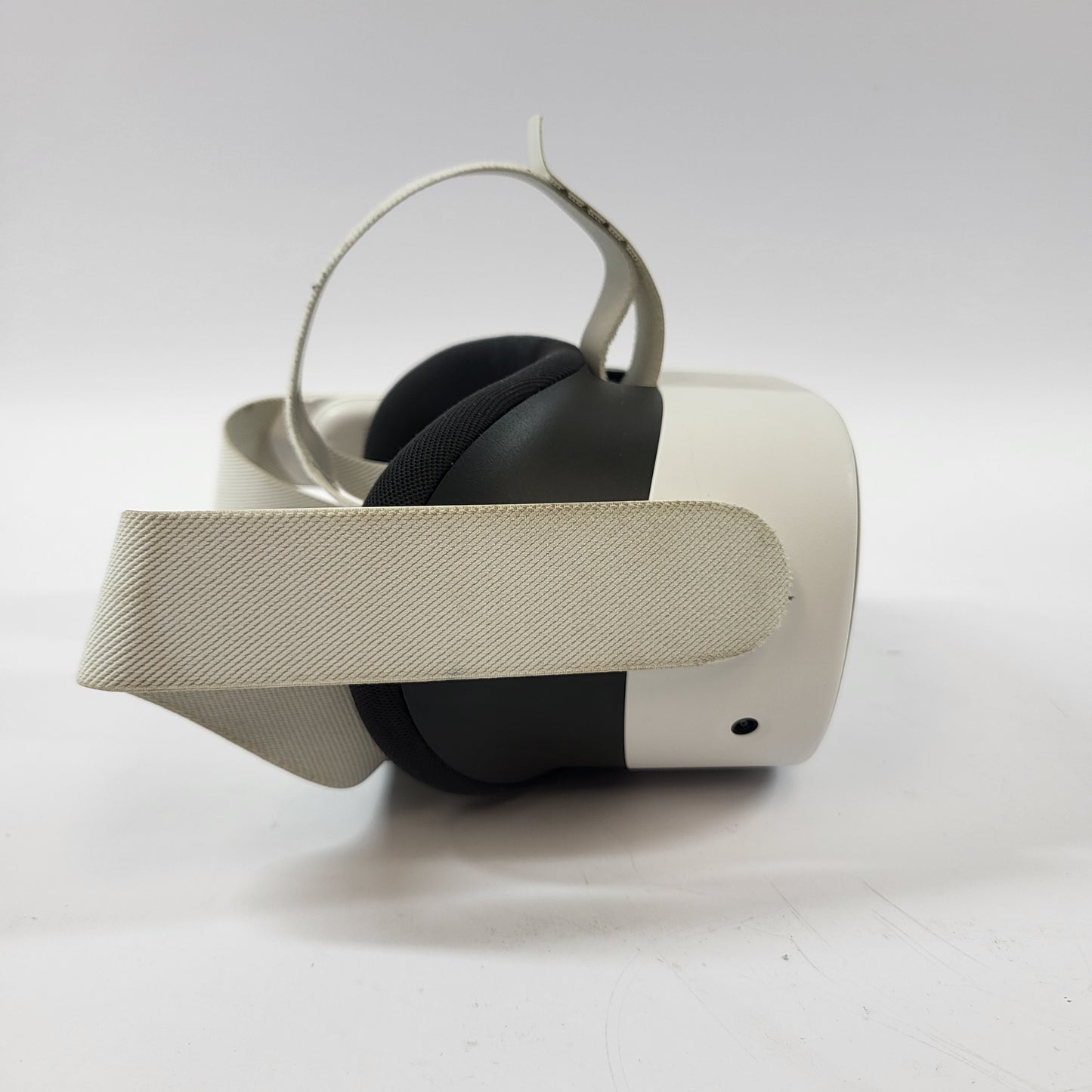 Meta Quest 3S 128GB Standalone All-in-One VR Headset P97