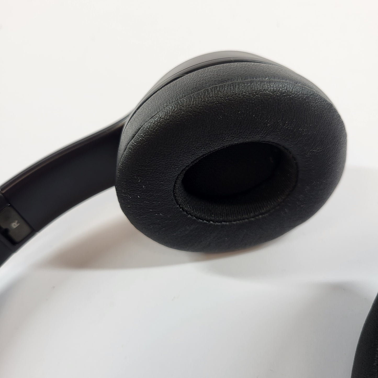 Beats Solo3 Wireless On-Ear Bluetooth Headphones Black A1796